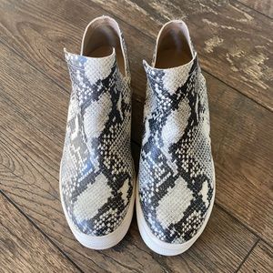 Steve Madden White and Black 7.5 Wrangle Python Sneaker